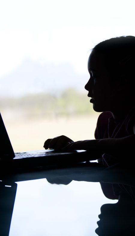 Dijital Dünyada Saldırıya Maruz Kalan Çocuğun Ebeveyni Ne Yapmalı?